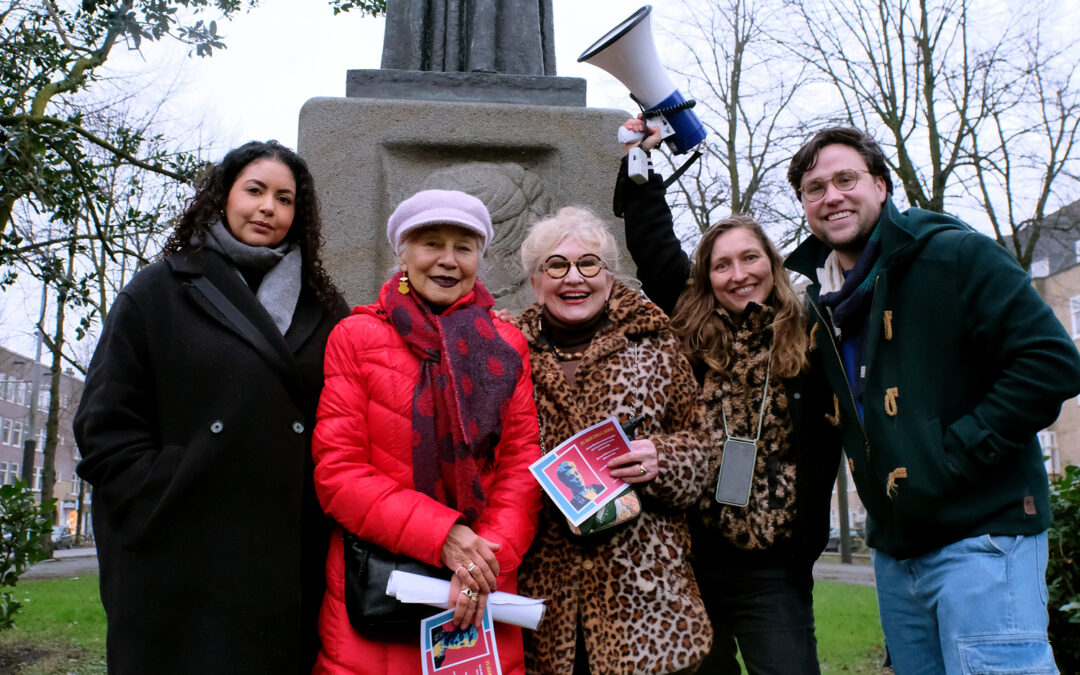 DE DOLLE MINA’S ZIJN TERUG EN VORMEN EEN VUIST VOOR VROUWENGELIJKHEID